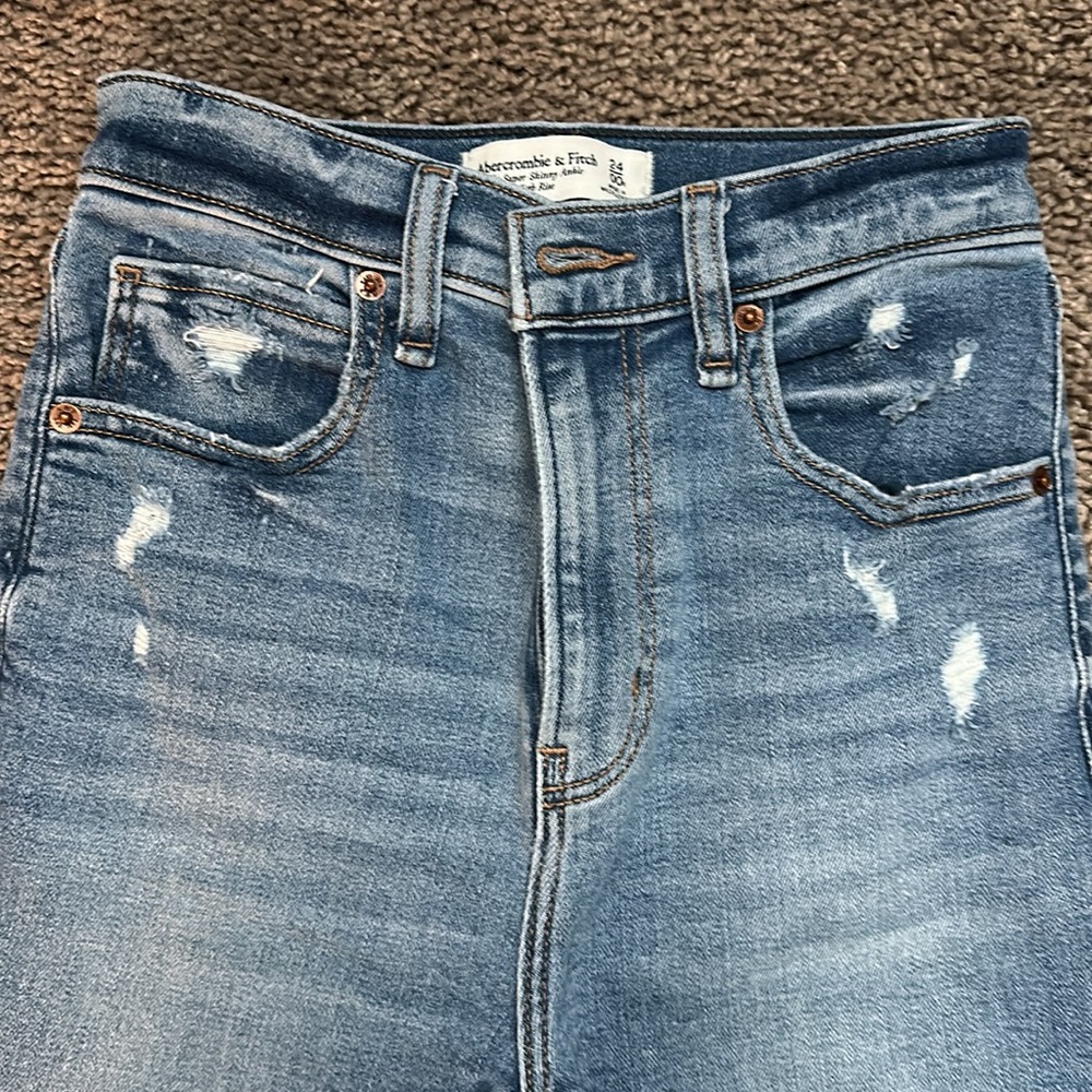 LIKE NEW Abercrombie & Fitch Super Skinny Jean